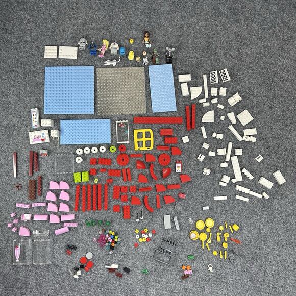 HUGE Lego Minifigure’s Accessories & Bricks - Animals Mixed Bulk - 276 pieces
